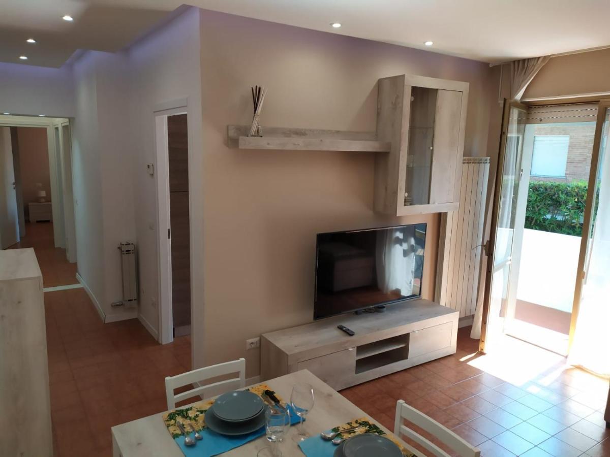 Beach House, 300 M Dal Mare, Marina Di Massa Exterior foto