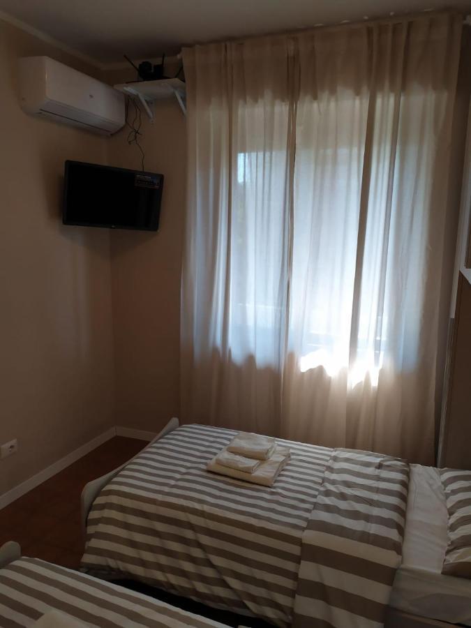 Beach House, 300 M Dal Mare, Marina Di Massa Exterior foto