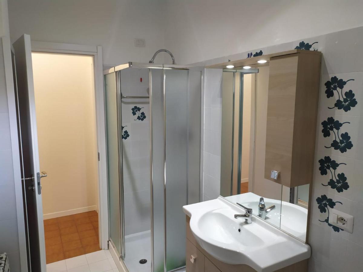 Beach House, 300 M Dal Mare, Marina Di Massa Exterior foto