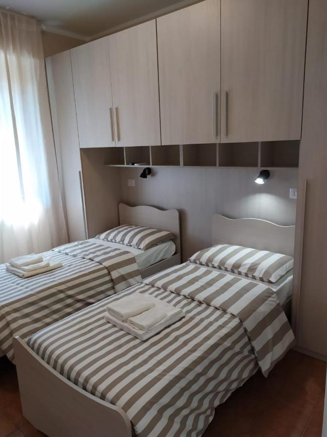 Beach House, 300 M Dal Mare, Marina Di Massa Exterior foto
