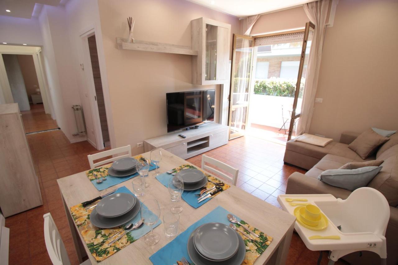 Beach House, 300 M Dal Mare, Marina Di Massa Exterior foto